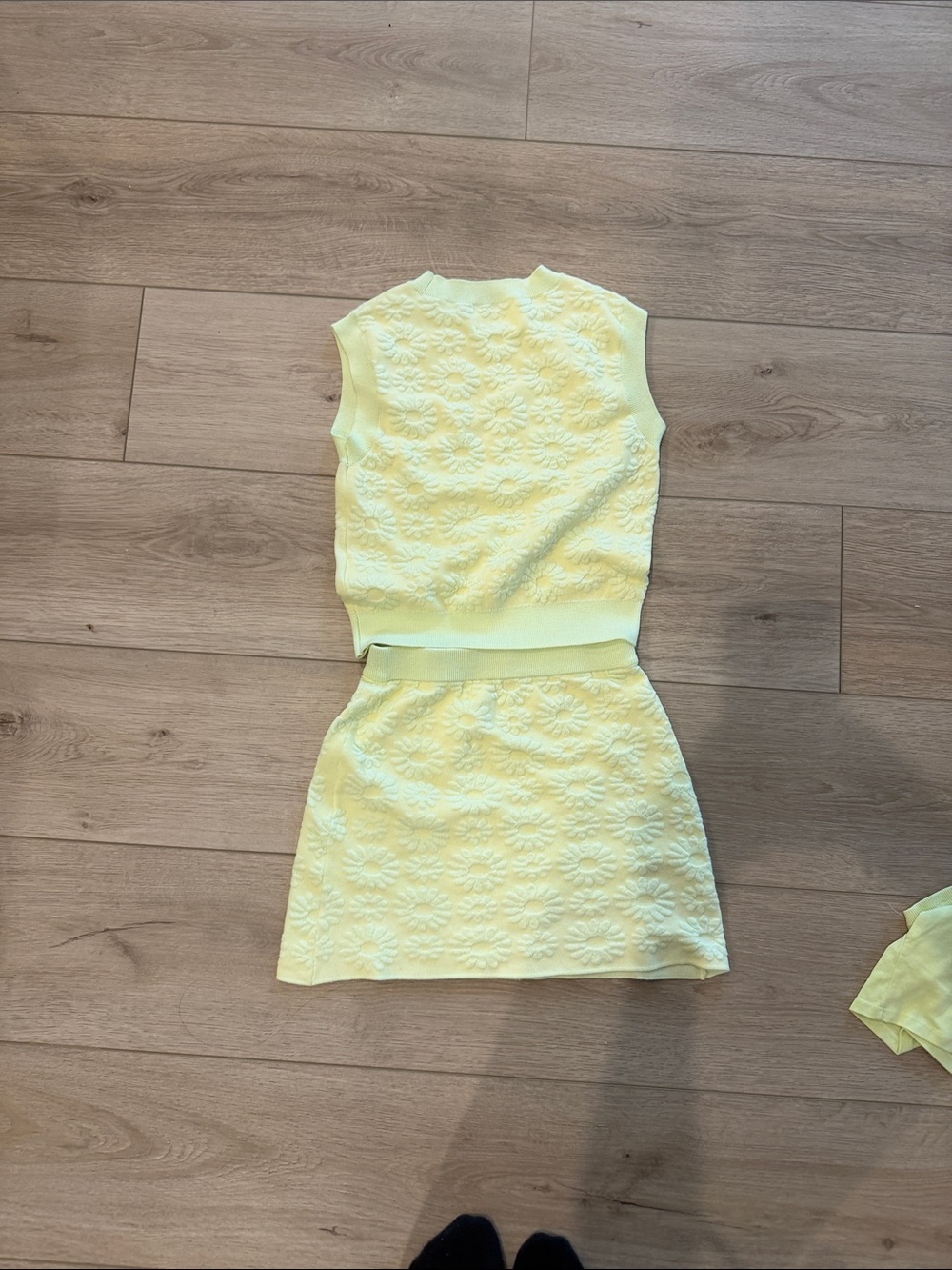 Zara Kids Two-Piece Yellow Daisy Knit Skirt Set